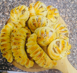 بريوش جبنه كيري ولحمه